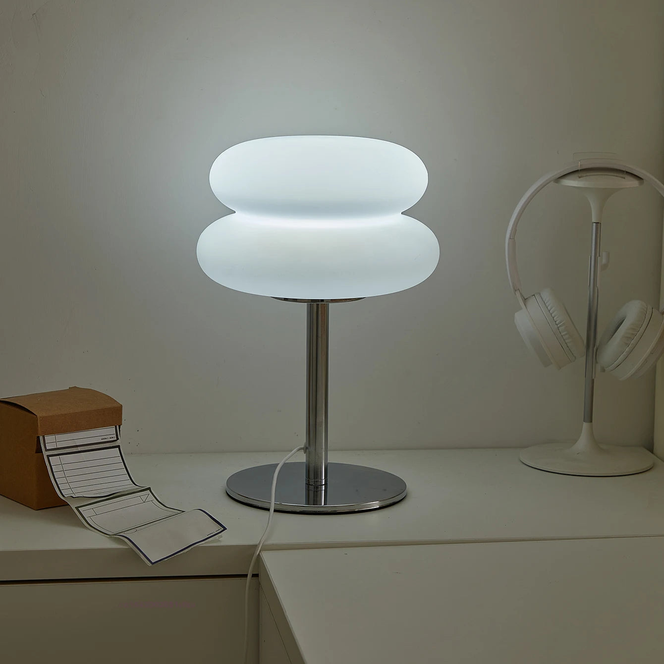 Elegant Cream Table Lamp with Plastic Lampshade - Image 3
